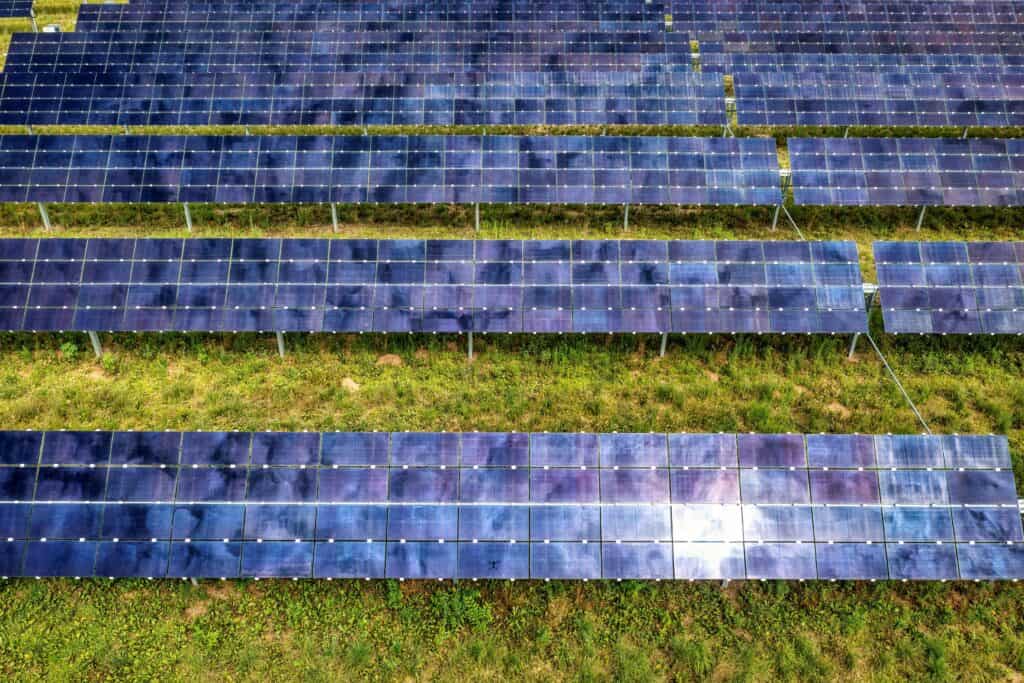 Power Grid-Connected Solar Maintenance